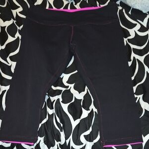 Lululemon Athletica Reversible Black and Pink Capris Low Rise